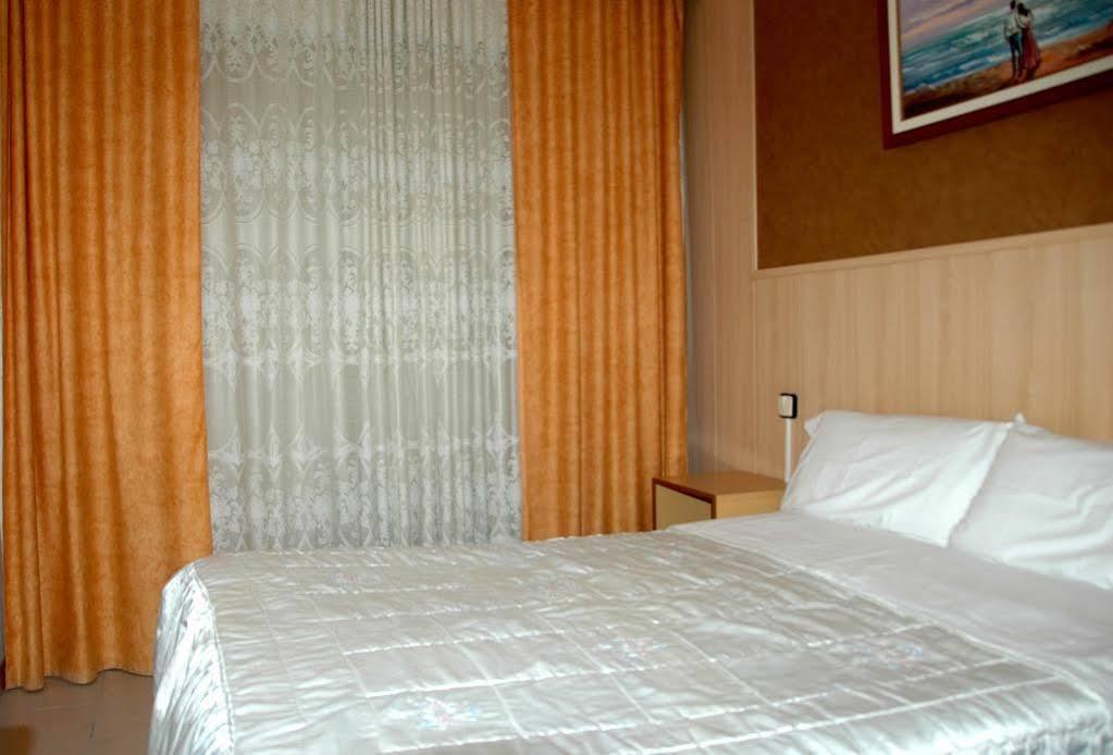 Pension Venecia Salou Exteriér fotografie